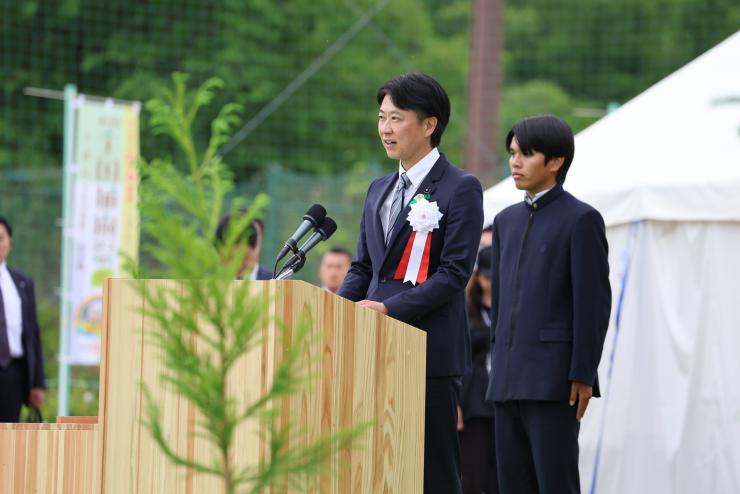 白土幸仁議長の写真