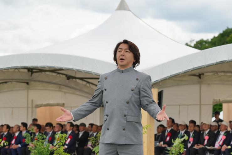 記念式典・本多静六役 原田勇雅さん