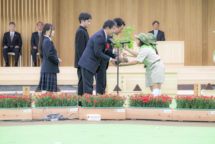 記念式典・苗木の贈呈