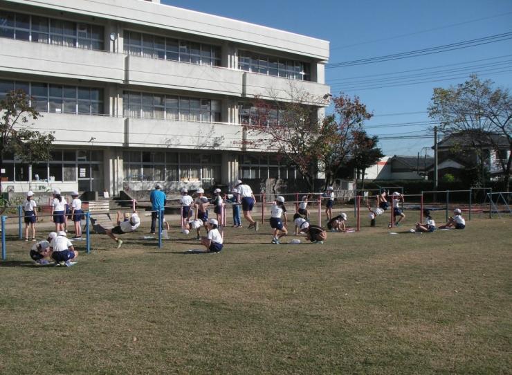 公立小中学校の木質化 芝生化 埼玉県教育委員会