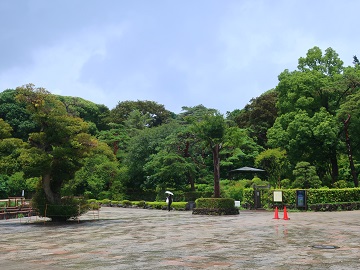 南広場