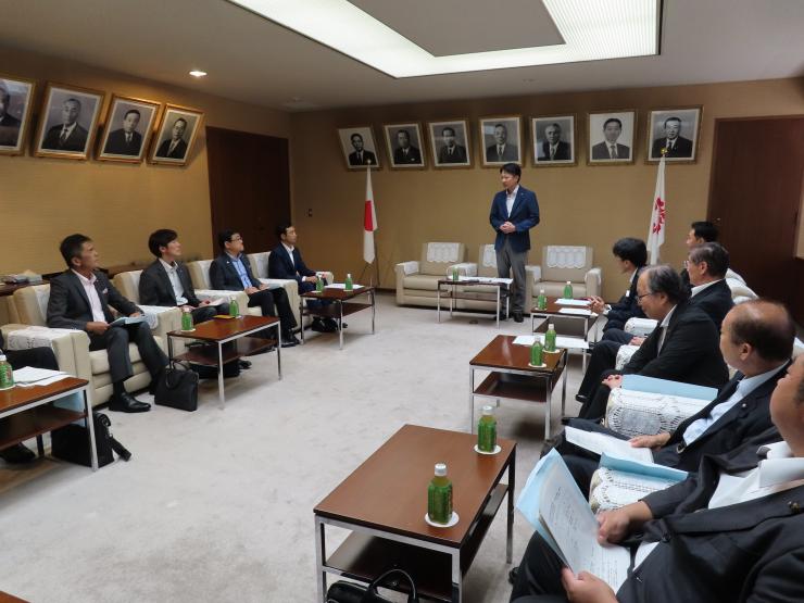 白土幸仁議長の写真