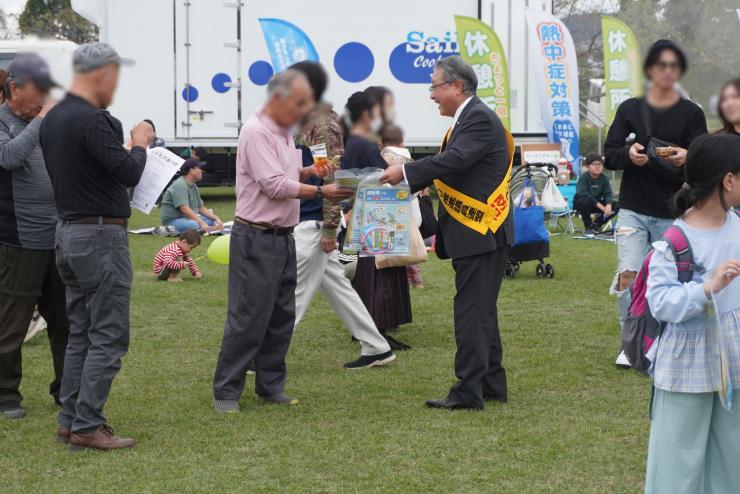 街頭キャンペーンの様子1