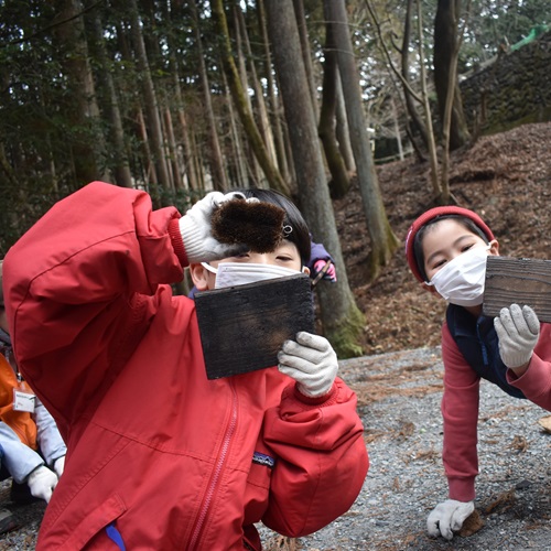 クラフトを制作している写真