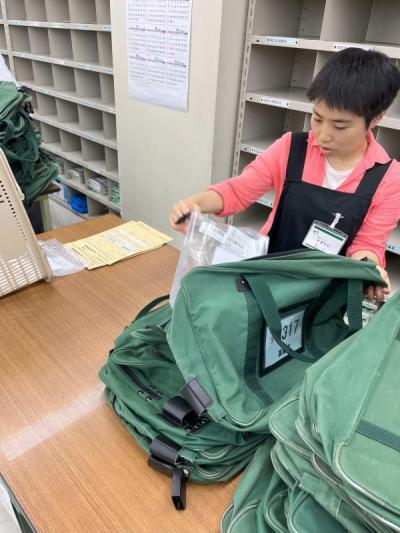 仕事をしている様子