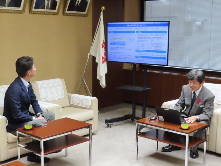 白土幸仁議長の写真