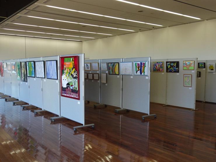 R6障害者絵画展の様子0