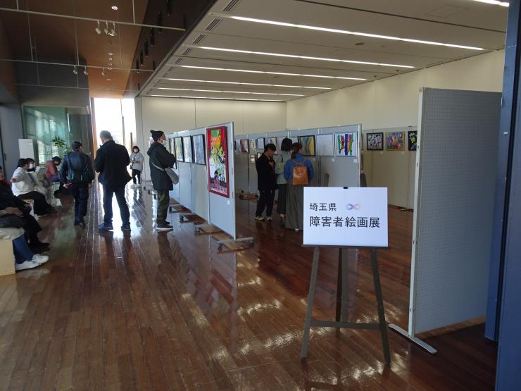 R6障害者絵画展の様子1