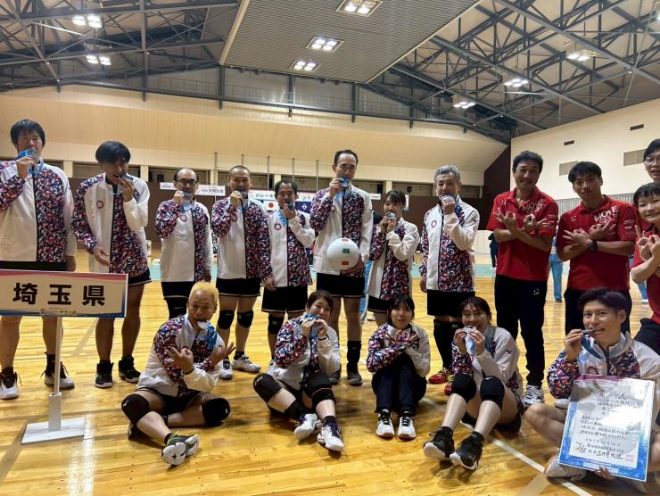 バレーの選手の集合写真