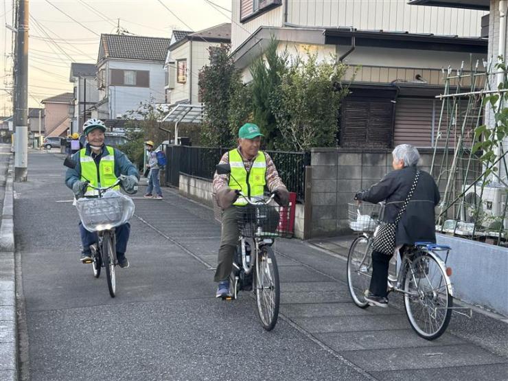 防犯パトロールの様子の写真