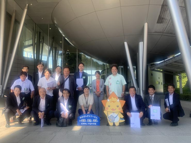 佐賀県立宇宙科学館≪ゆめぎんが≫にて議員とスタッフの集合写真