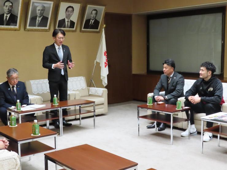 白土幸仁議長の写真