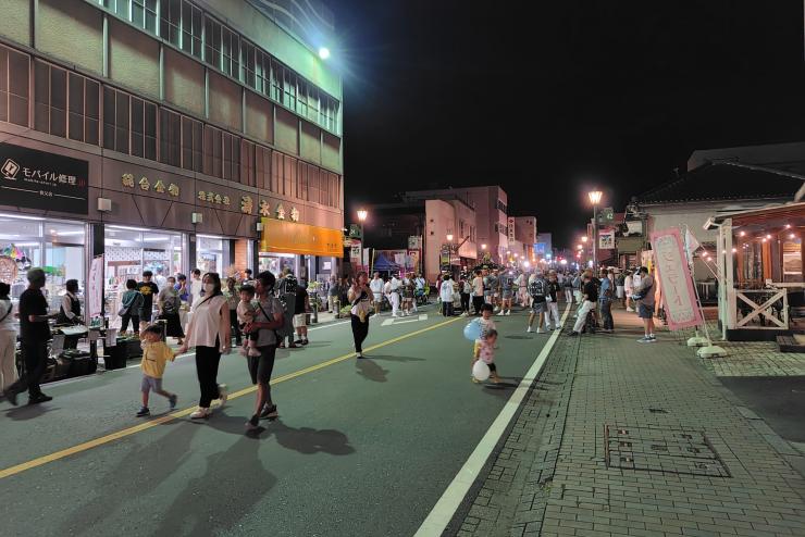 みやのかわナイトバザールの様子