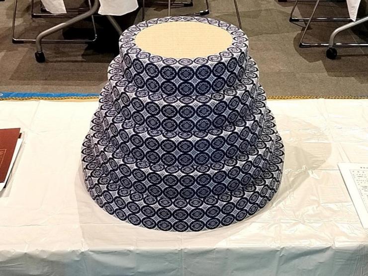 埼玉県畳高等職業訓練校が製作した最優秀作品賞の「円型鐘小台/有職」