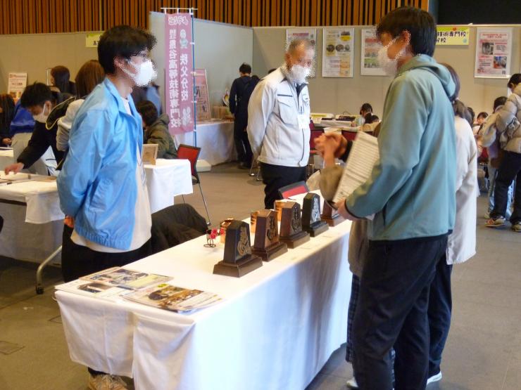 銅製の置き駒など金属加工作品の即売