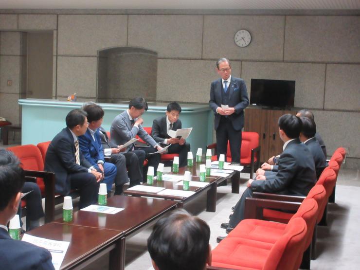 中屋敷議長による挨拶の様子