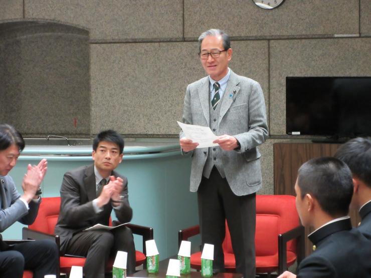 中屋敷議長による挨拶の様子