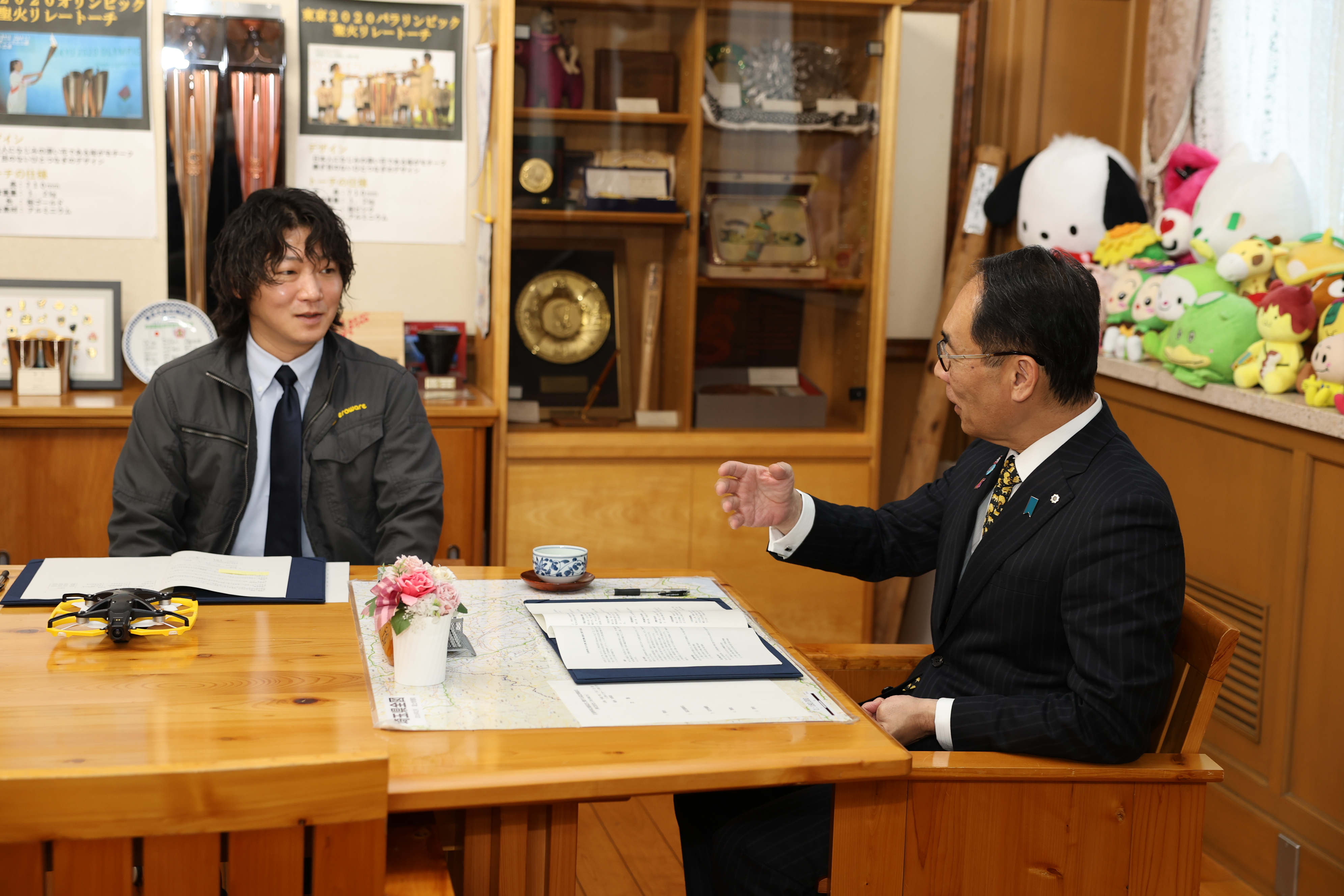 協定締結者と歓談する様子