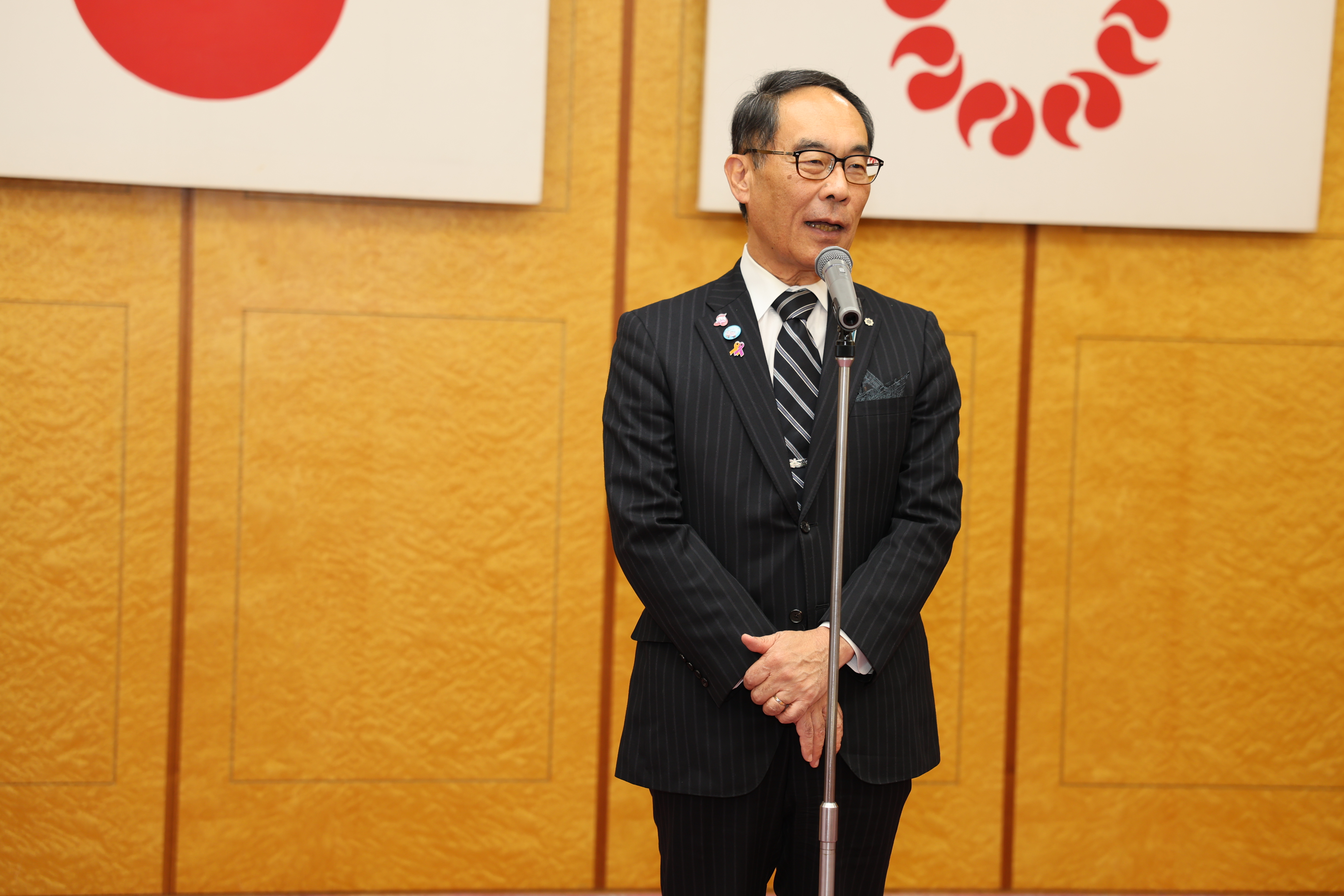 表彰者に挨拶する様子