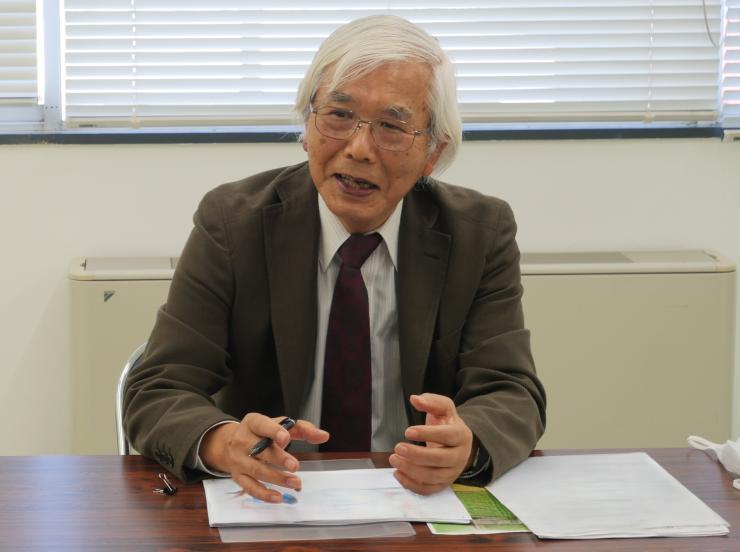 写真：インタビューの様子(1)