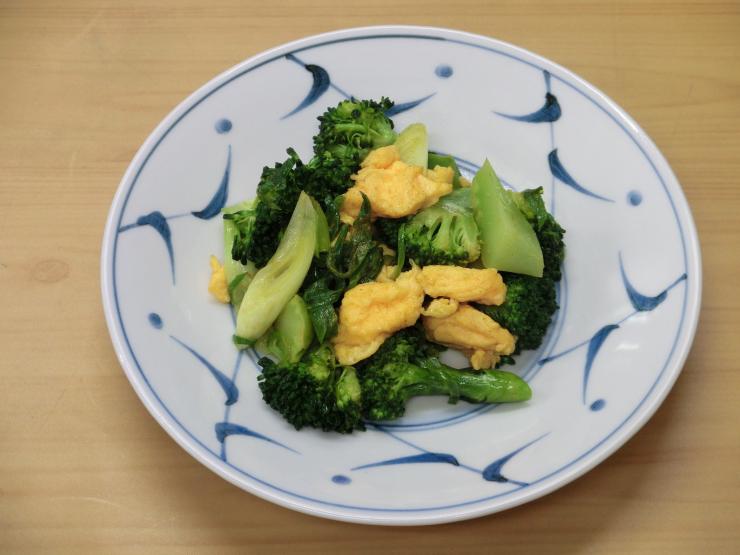 ブロッコリーと長ねぎのカレー味卵炒め