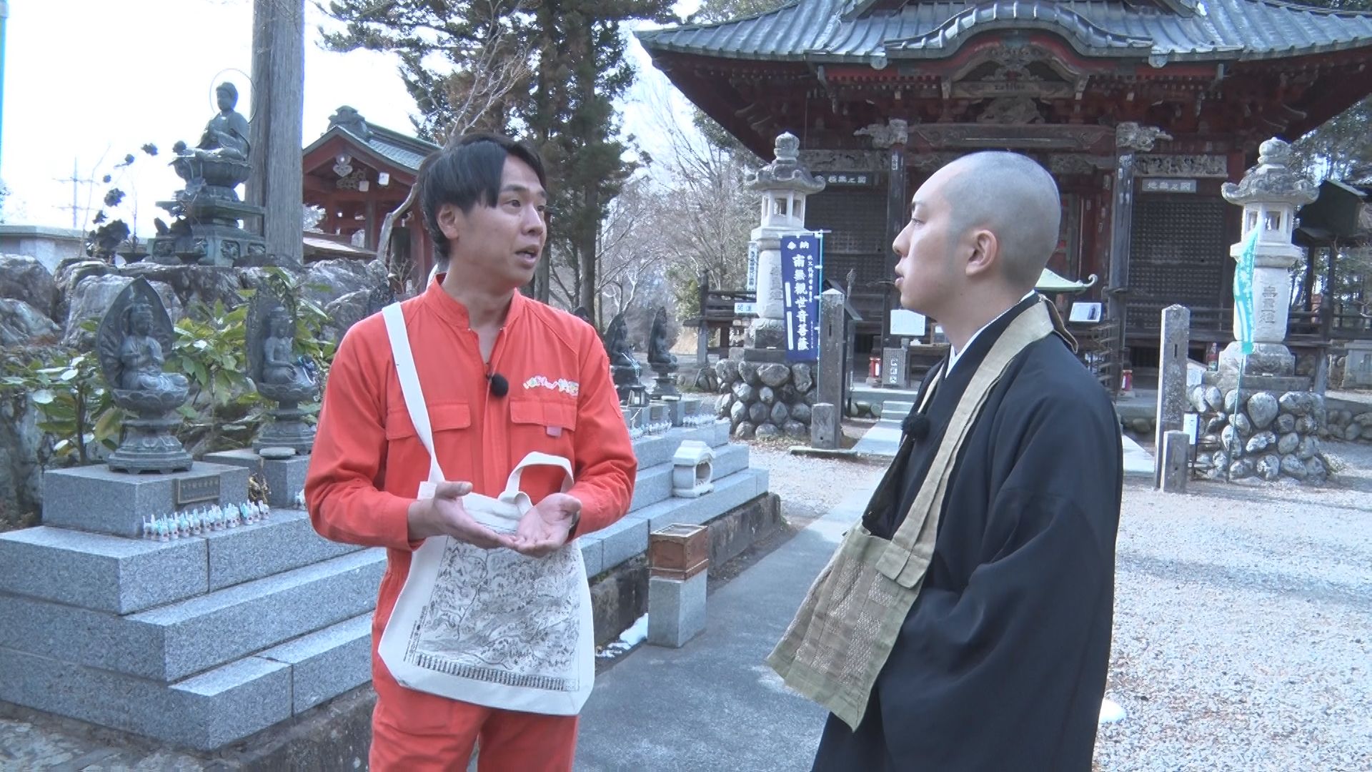 カナイさんと四萬部寺の副住職が話すシーン