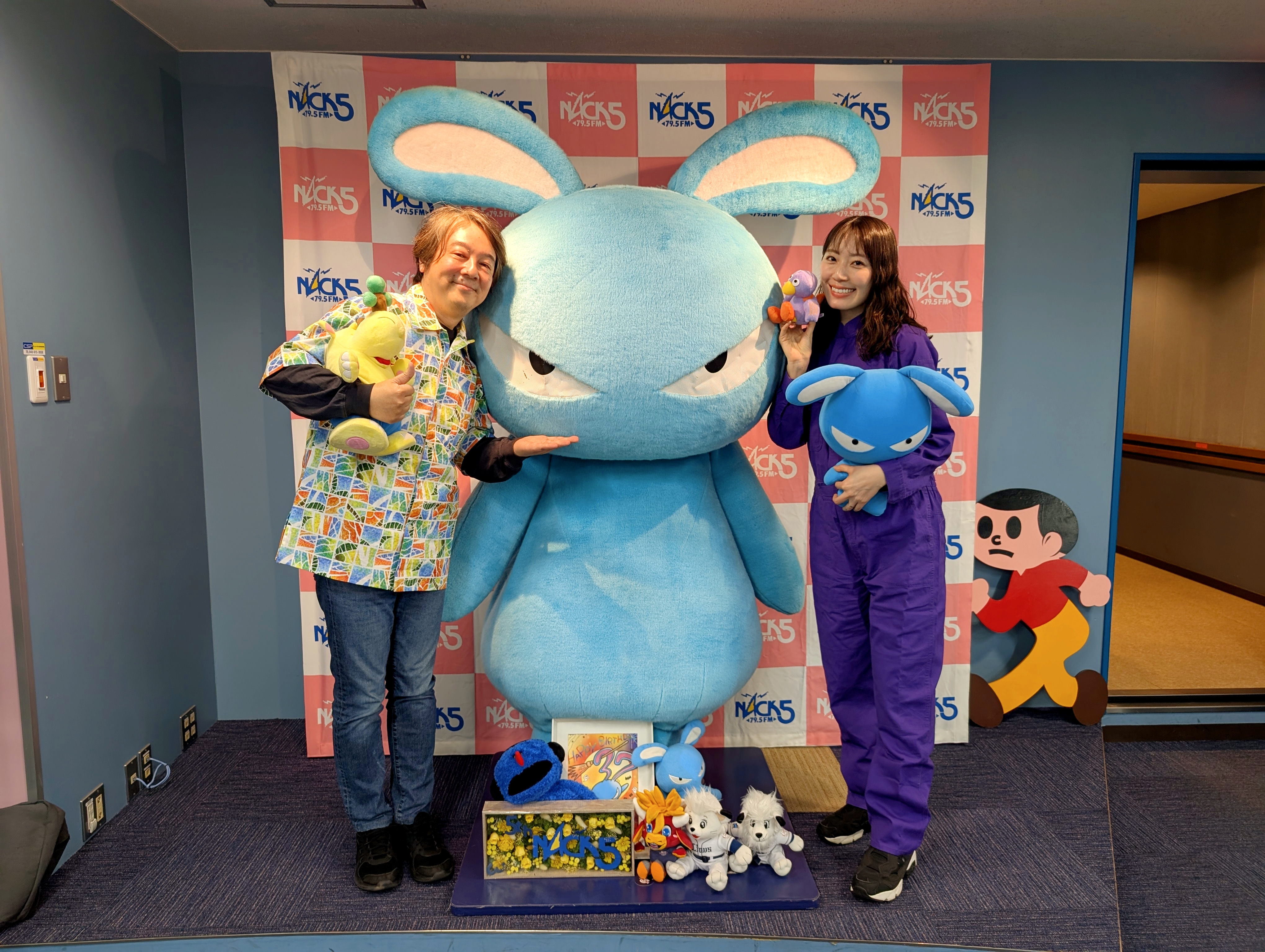 ラビット君とアロハ太朗と松井咲子の集合写真