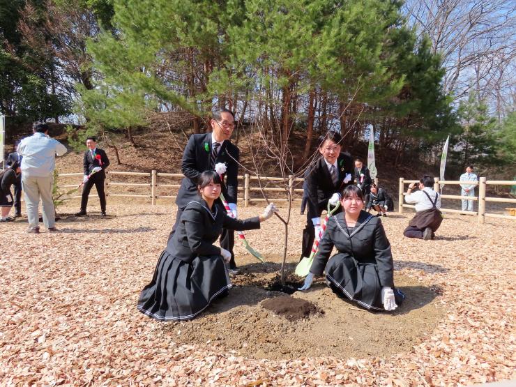 移植式の様子の写真