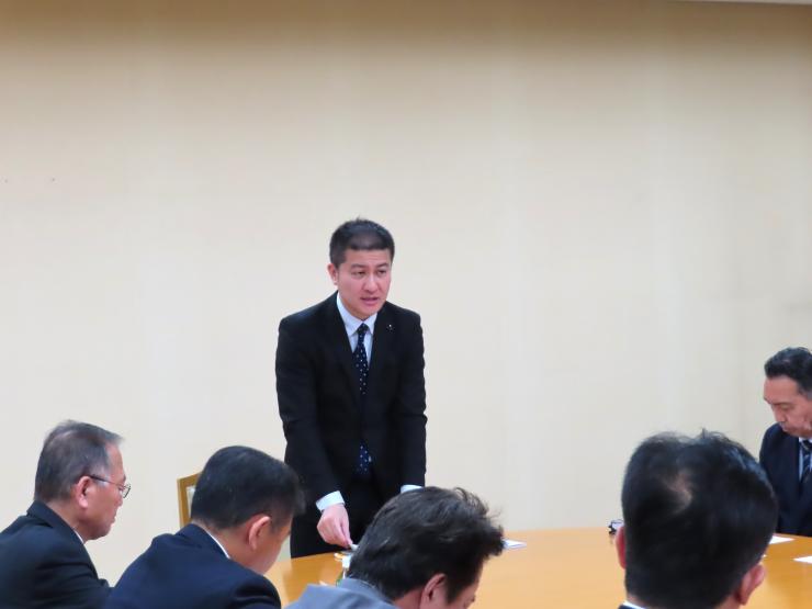 4月9日議長写真