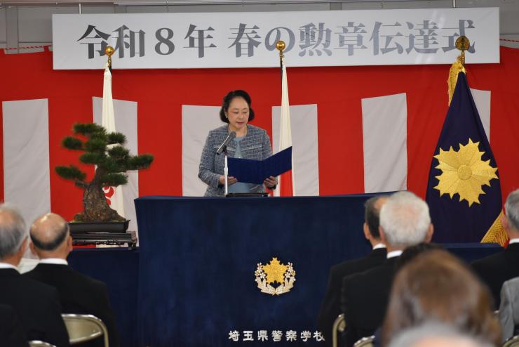 祝辞を述べる佐藤委員長