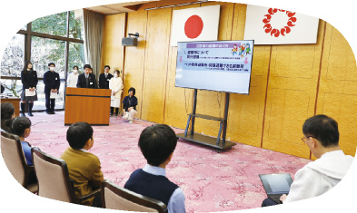 発表する写真