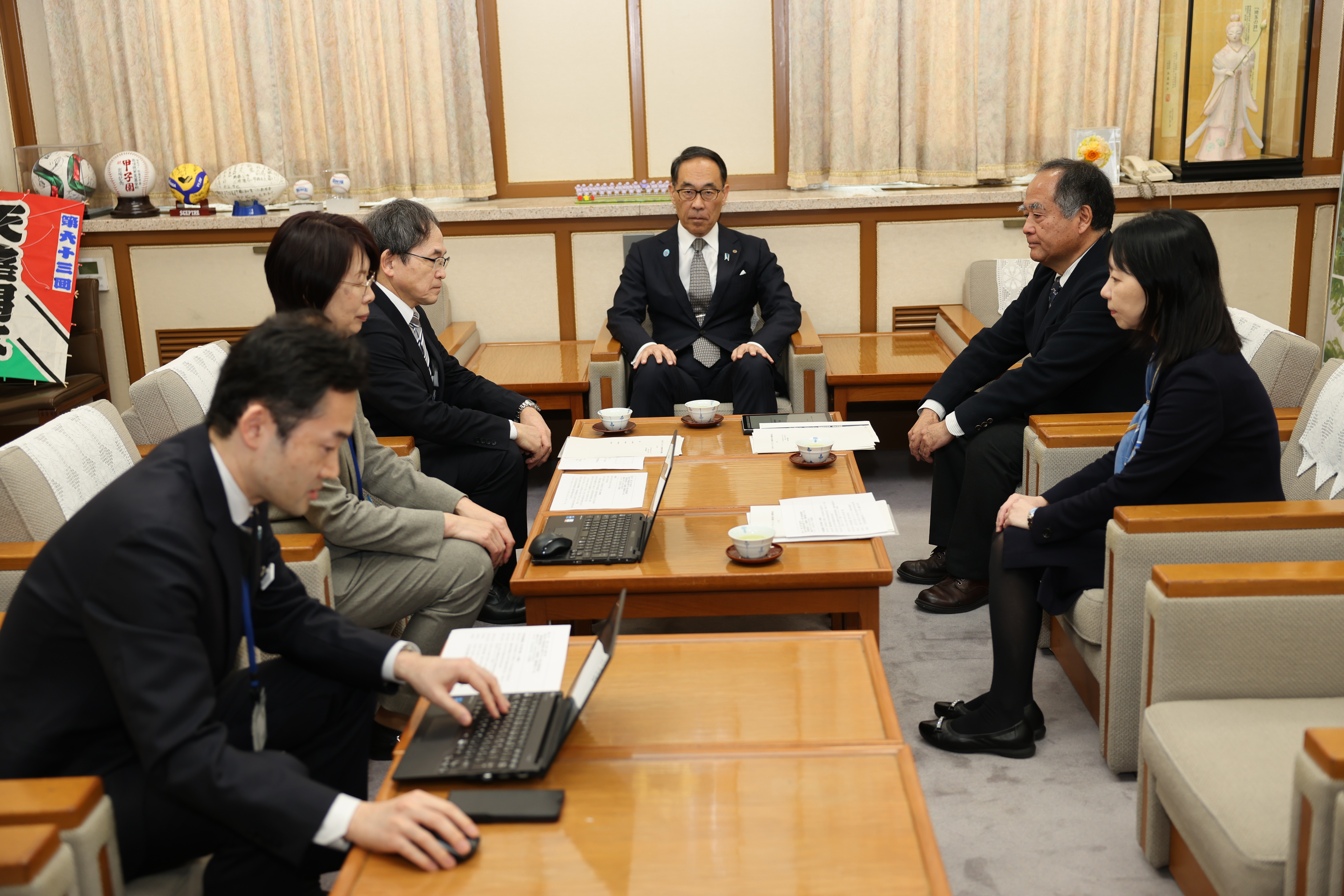 知事報告の様子