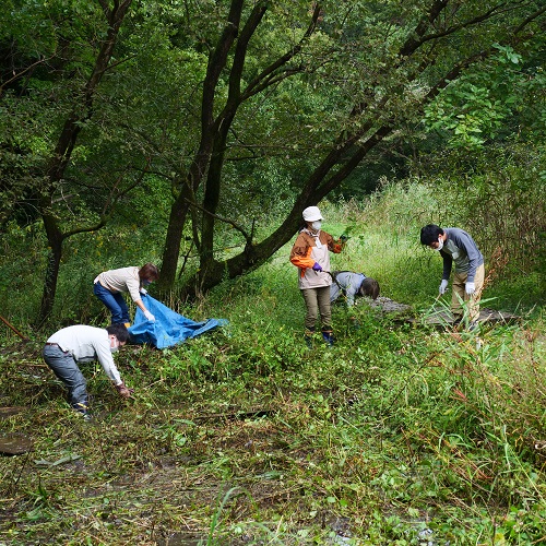 管理作業を行う様子