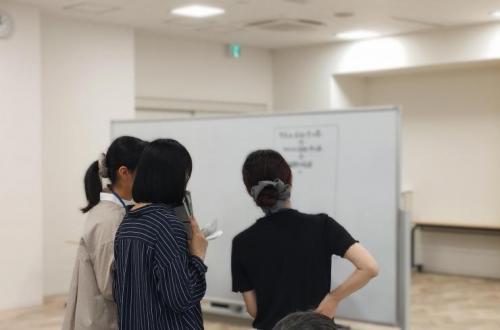 議論している様子