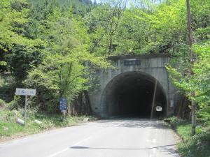 土坂トンネル全景