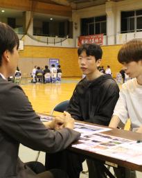 学内企業説明会の様子