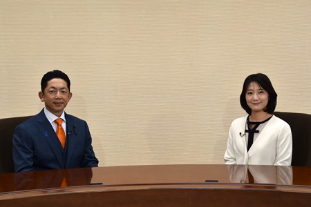 柿沼貴志議員と司会の写真