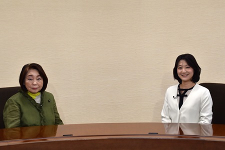 杉田茂実議員と司会の写真
