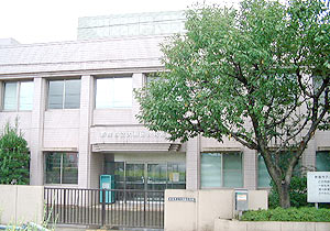 写真：新座市立大和田公民館の外観