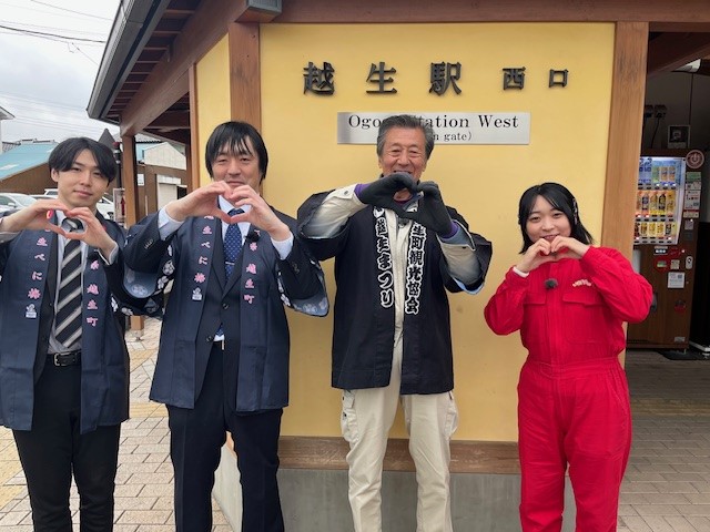 越生町観光協会の職員とアンゴラ村長