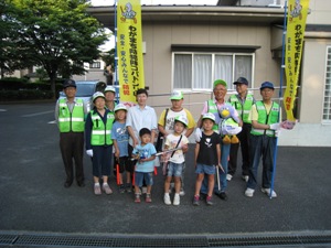 伊草団地防犯パトロール隊の皆さん